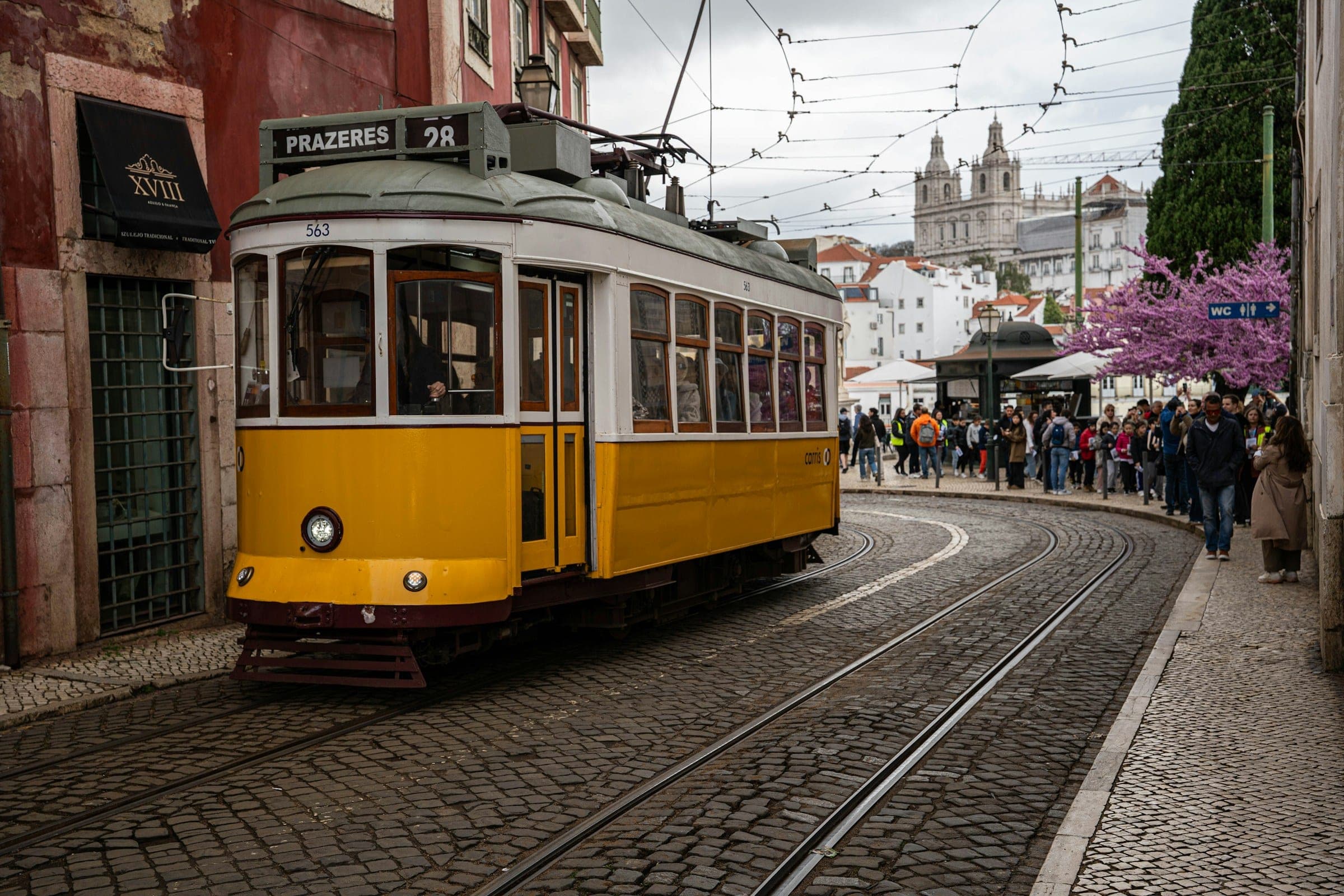 Travel dating in Lisbon, Portugal