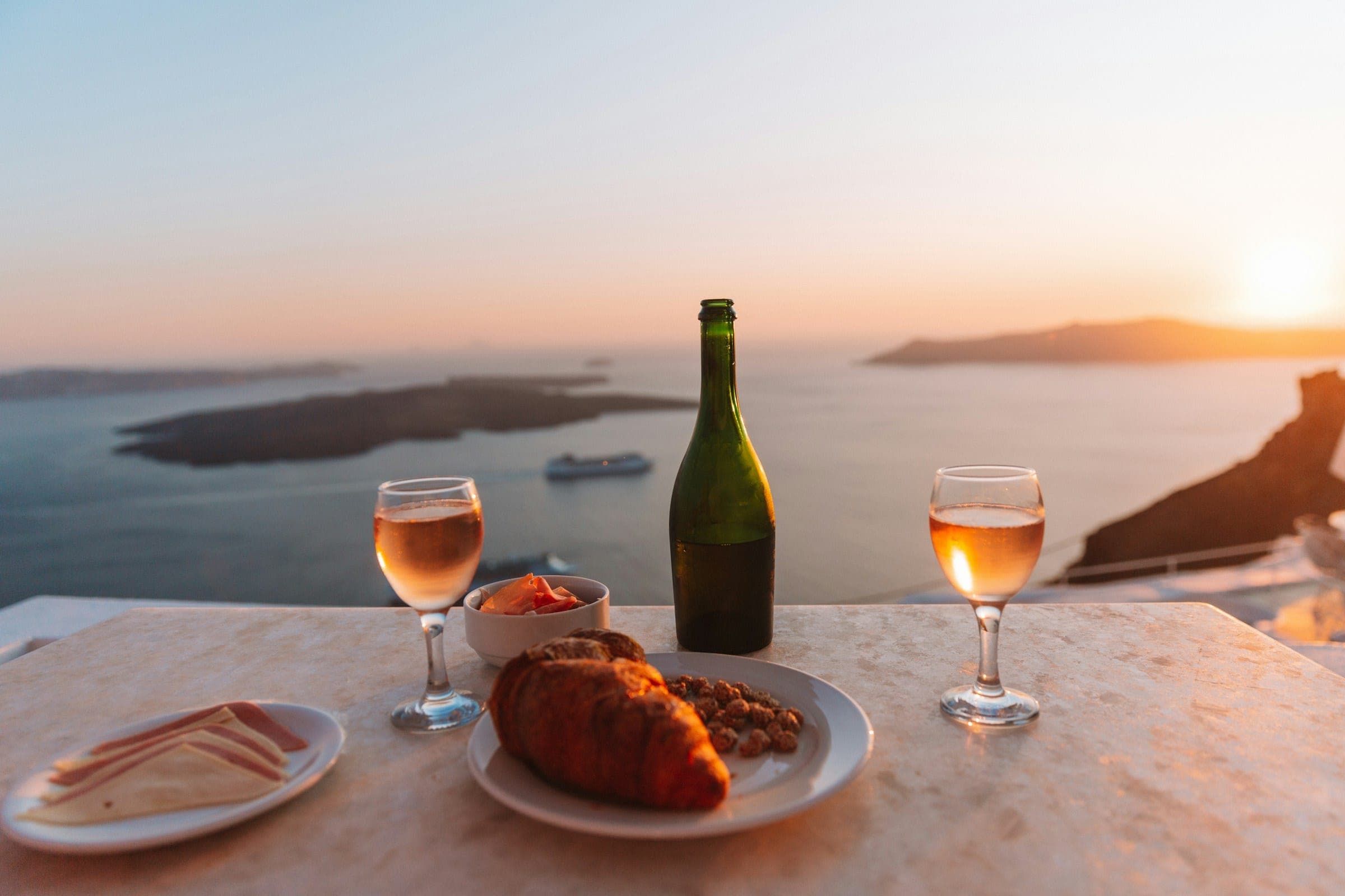 Travel dating in Santorini, Cyclades, Greece
