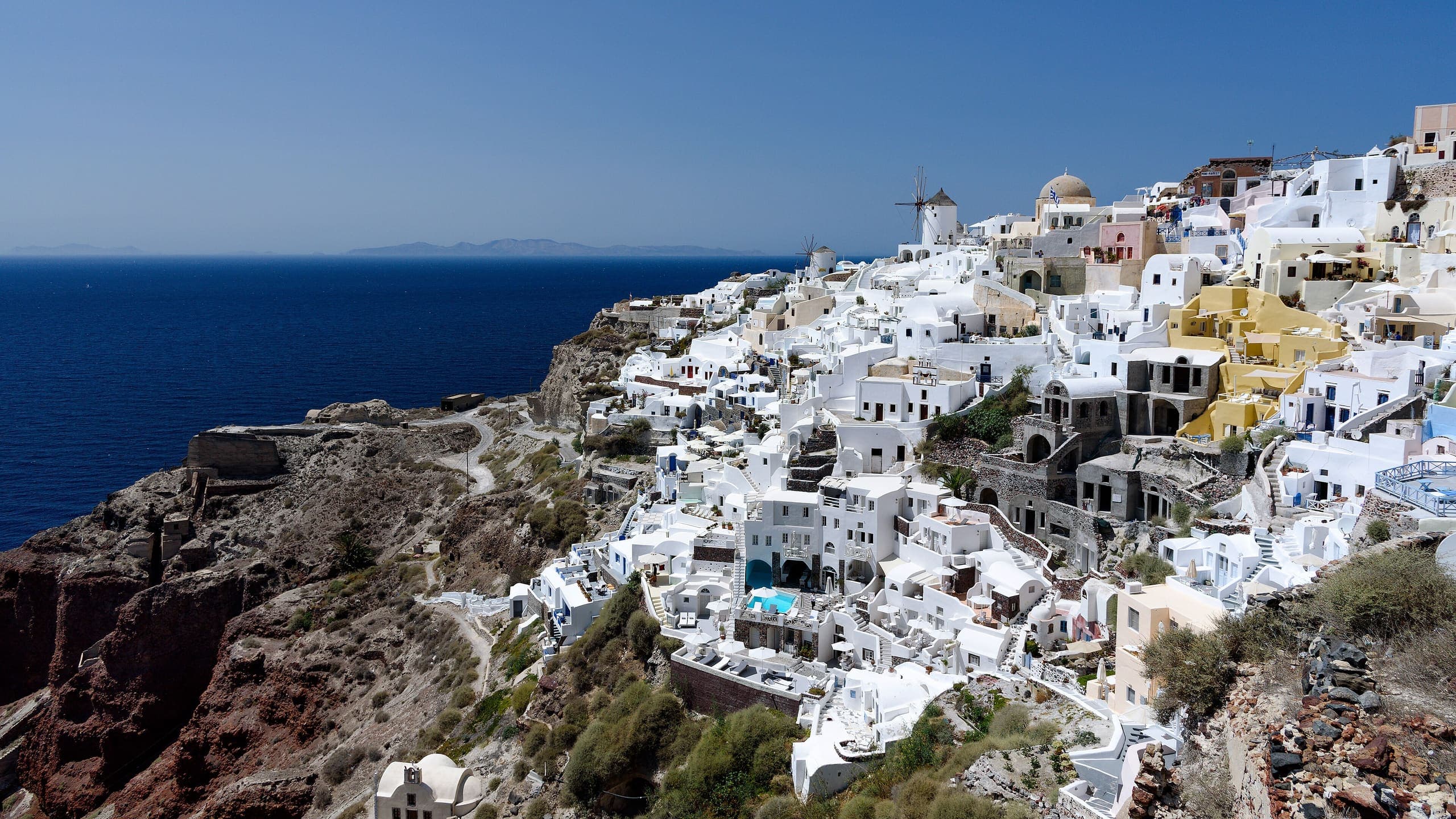 White houses of Oia on the cliffs above the Santorini caldera